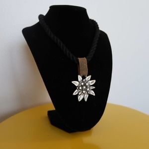 Vintage silver flower necklace